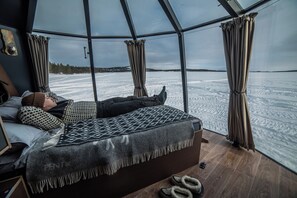 A room with a bed, a window, and a view of a snowy landscape. - Peace & Quiet Hotel Kiruna (Kiruna)
