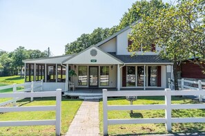 Unclassified image, 3 of 6, button - Executive Lodge - Executive Lodge - Sleeps 10 guests. (Gore)