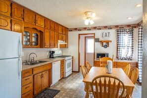 Unclassified image, 2 of 6, button - Executive Lodge - Executive Lodge - Sleeps 10 guests. (Gore)