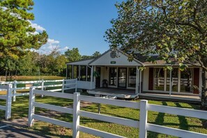 Unclassified image, 5 of 6, button - Executive Lodge - Executive Lodge - Sleeps 10 guests. (Gore)