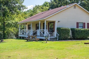 Unclassified image, 4 of 7, button - Fountain View Lodge - Fountain View Lodge - Sleeps 10 guests. (Gore)