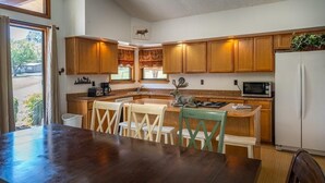 Unclassified image, 3 of 7, button - Hilltop Lodge - Hilltop Lodge - Sleeps 10 guests. (Gore)