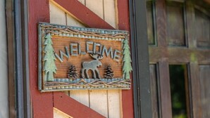 Unclassified image, 5 of 7, button - Hilltop Lodge - Hilltop Lodge - Sleeps 10 guests. (Gore)
