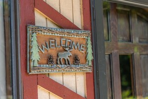 Unclassified image, 2 of 7, button - Hilltop Lodge - Hilltop Lodge - Sleeps 10 guests. (Gore)