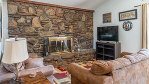 Unclassified image, 4 of 7, button - Hilltop Lodge - Hilltop Lodge - Sleeps 10 guests. (Gore)