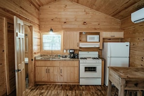 Unclassified image, 4 of 7, button - Honeymoon Cabin - Honeymoon Cabin (Gore)