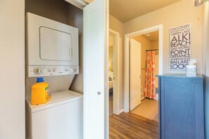 Interior - Perfect 2-bedroom Guest Suite with AC in welcoming Seattle (Seattle)