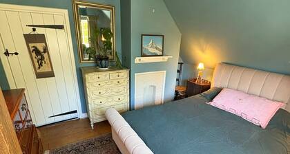 Two bed home with garden & parking in Bramley, Surrey Hills