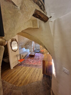 Unclassified image, 3 of 8, button - Vrbo Property (Parma)
