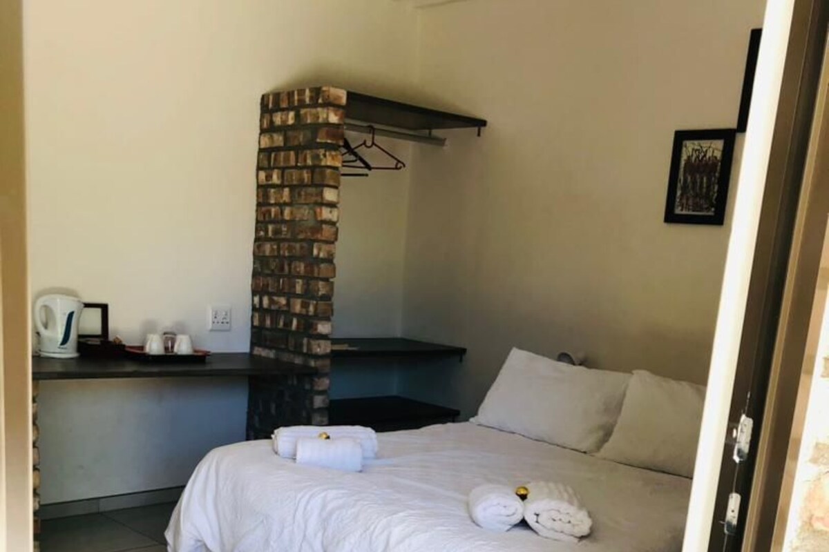 Egyptian cotton sheets, premium bedding, down duvets, desk