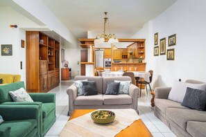 Unclassified image, 2 of 28, button - Sea Front Apartment - Beach Front apartment in the city of Agios Nikolaos (Agios Nikolaos)