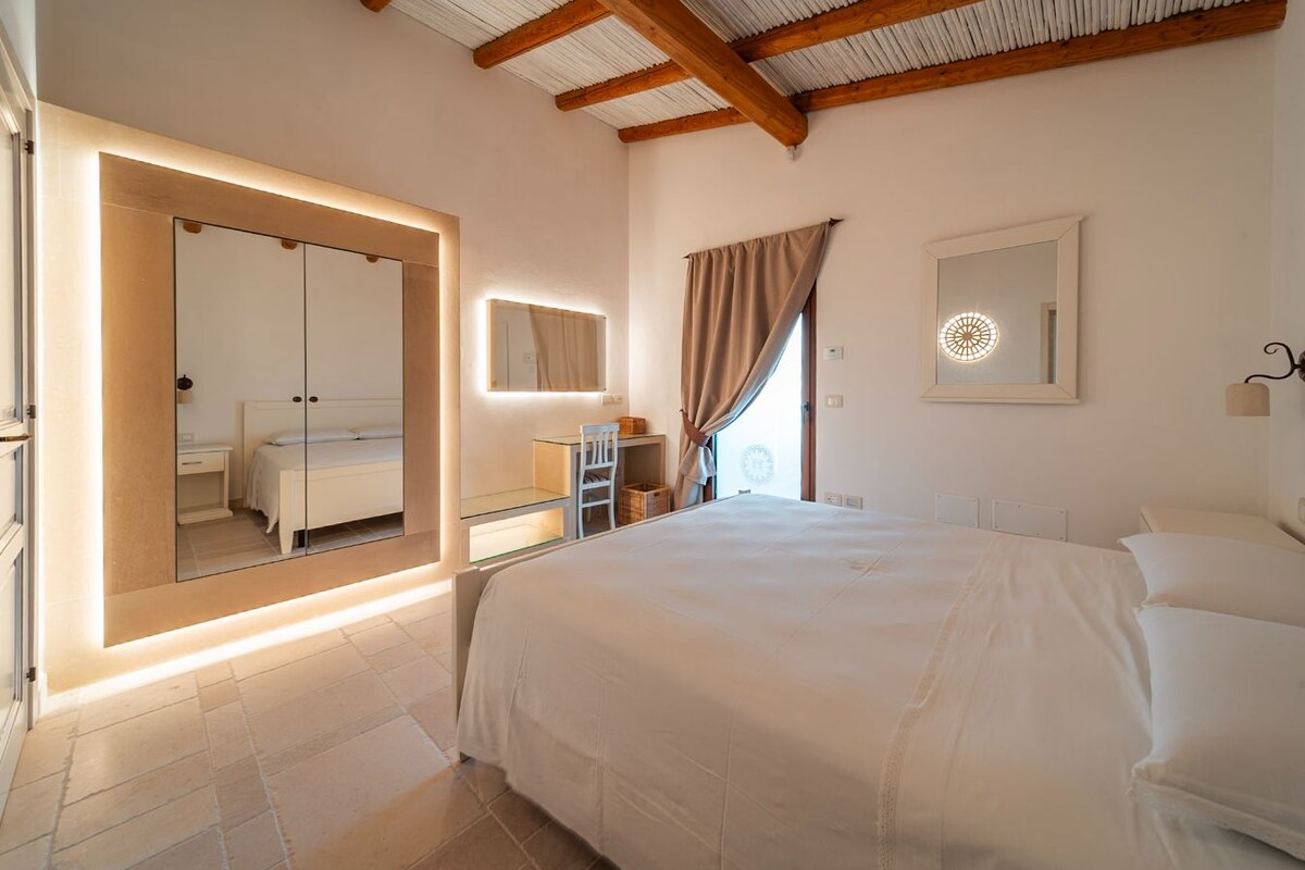Habitación superior, balcón | Escritorio