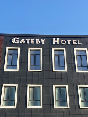 A building with the sign 'Gatsby Hotel' indicating a hotel establishment.