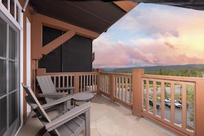 A balcony with a view of a parking area and mountains. - Peakside at One Ski Hill: Peak 8 Ski-In/Out, 2 Baths, A/C, Pools, Shuttle (Breckenridge)