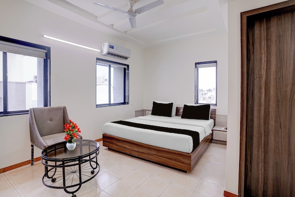 Unclassified image, 1 of 48, button - Collection Central Terminal Formerly (Rajkot)