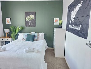 Unclassified image, 2 of 50, button - 3BR stylish home base for exploring town, comfort meets prime location (Oamaru)