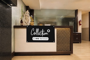 Reception - Collection O Dahisar Mori Kalyan Phata (Thane)