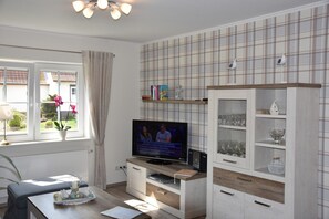 Unclassified image, 2 of 20, button - Holiday Home "Teichrose" with Shared Garden, Balcony and Wi-Fi (Grube)