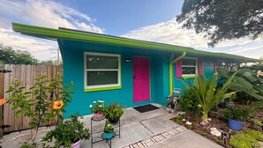 Unclassified image, 5 of 19, button - Private 1BR - King Bed Madeira Beach Days (Seminole)