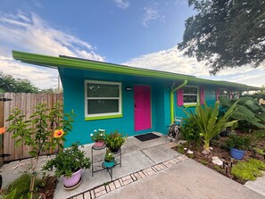 Unclassified image, 5 of 19, button - Private 1BR - King Bed Madeira Beach Days (Seminole)