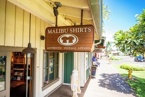 Historic Haleiwa Town Shops & Boutiques - Turtle Bay 1 Bedroom w/AC & Lanai (Kahuku)