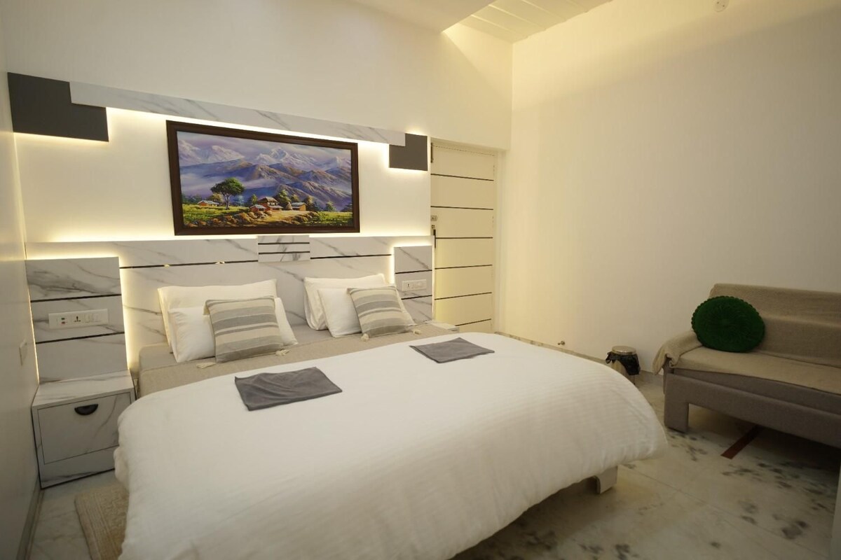 Deluxe Room | Blackout curtains, free WiFi