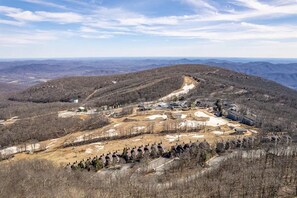 Unclassified image, 3 of 50, button - Black Diamond Lodge at Wintergreen, 7bed, 10ba (Wintergreen Resort)