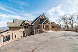 Unclassified image, 2 of 50, button - Black Diamond Lodge at Wintergreen, 7bed, 10ba (Wintergreen Resort)