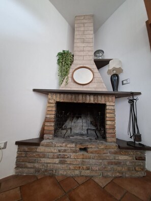 Unclassified image, 5 of 15, button - A house in a medieval village with a fireplace and terrace, perfect for families and nature lovers. (Popoli terme)