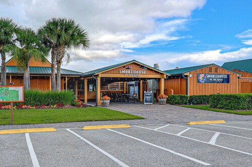 River Ranch RV Retreat w/ Pool & Hot Tub Access