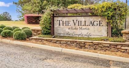 Lake Martin Views + Community Perks! Dadeville Gem