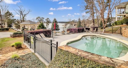 Lake Martin Views + Community Perks! Dadeville Gem