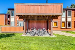 A building with a covered bike parking area and a grassy lawn. - 1/2 Mi to Slopes! Sun Valley Escape w/ Deck (Sun Valley)