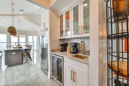 Luxury Bayfront Home, Private Dock, Steps to Beach