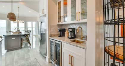 Luxury Bayfront Home, Private Dock, Steps to Beach