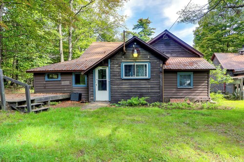 Adirondack Cabin at Historic Fenton House Hotel