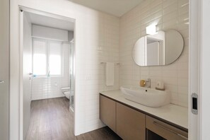 Unclassified image, 5 of 16, button - Vrbo Property (Milano)