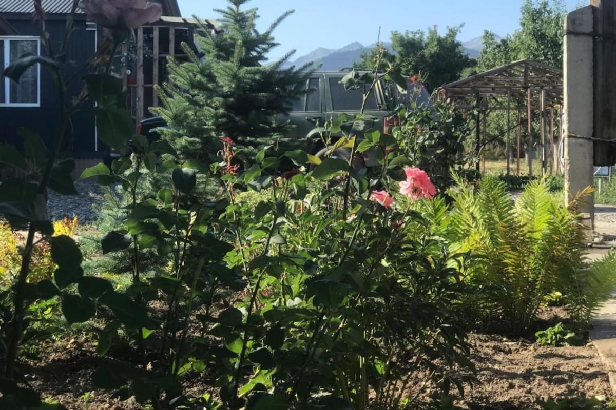 Deluxe Cottage, Lanai, Mountain View | Property grounds