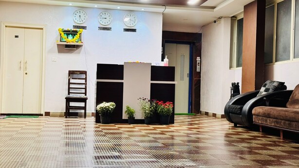 Deluxe Double Room, City View - Golden Lotus Suites (Bangalore)