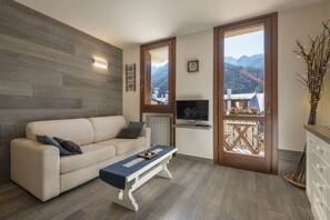 Unclassified image, 3 of 12, button - Aquilegia - AffittiPontediLegno (Ponte di legno)