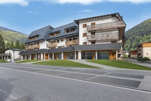 A multi-story hotel with a modern design, featuring balconies and large windows. - AffittiPontediLegno-Sofia&Ferdy Alpine LuxuryView (Ponte di legno)