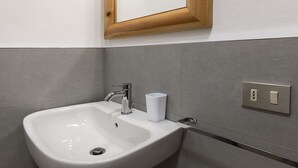 Unclassified image, 2 of 15, button - Zoe's Home - AffittiPontediLegno (Pontagna)