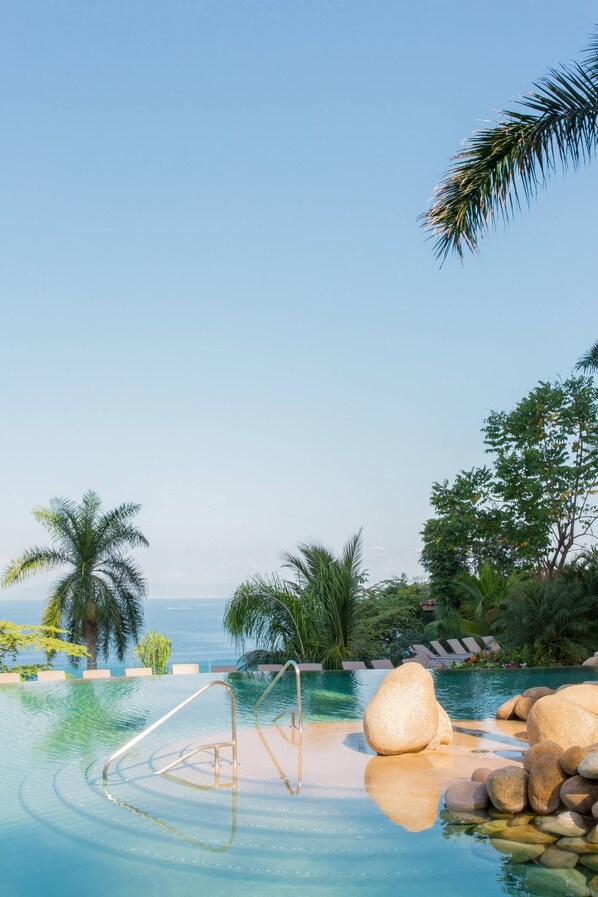 Unclassified image, 1 of 46, button - New Year at Garza Blanca Ocean Suite (Puerto Vallarta)