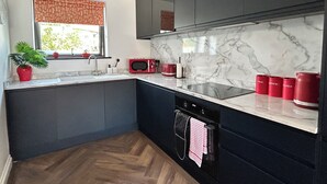 Luokittelematon kuva, 4 kautta 9, painike