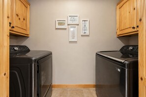 Unclassified image, 3 of 38, button - Deer Mountain Retreat: Mountain Views: Hot Tub (Ellijay)