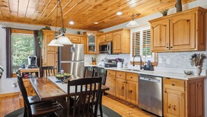 Unclassified image, 5 of 38, button - Deer Mountain Retreat: Mountain Views: Hot Tub (Ellijay)