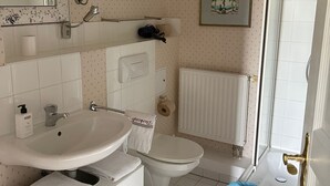 Unclassified image, 3 of 14, button - Room 'Parkcafe Blau' with Private Terrace, Private Garden and Wi-Fi (Briesen (Mark))