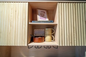 Unclassified image, 5 of 22, button - Cozy MidCentury-Modern Room · Clean + quiet · Self Check-In · Family-Friendly Stay in Lawrenceburg (Lawrenceburg)
