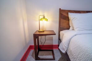 Unclassified image, 4 of 10, button - Cozy MidCentury-Modern Room · Clean + quiet · Self Check-In · Family-Friendly Stay in Lawrenceburg (Lawrenceburg)