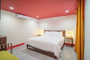 Unclassified image, 5 of 10, button - Cozy MidCentury-Modern Room · Clean + quiet · Self Check-In · Family-Friendly Stay in Lawrenceburg (Lawrenceburg)